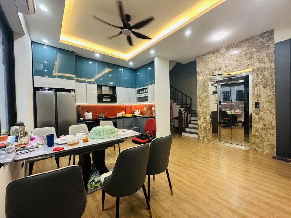 Bán nhà phố Trần Hữu Tước, 30m mặt phố, gần hồ, nhà đẹp, 47m, 3PN, 5 tỷ 2.