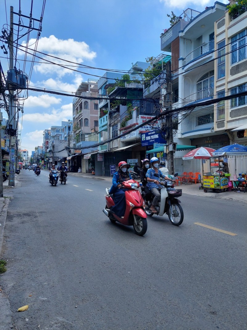 Bán Nhà Mặt Tiền Lạc Long Quân Q11 KD Sầm Uất Ngang 4.9m x 16m Sổ Vuông Đẹp Chỉ 16.9 Tỷ.