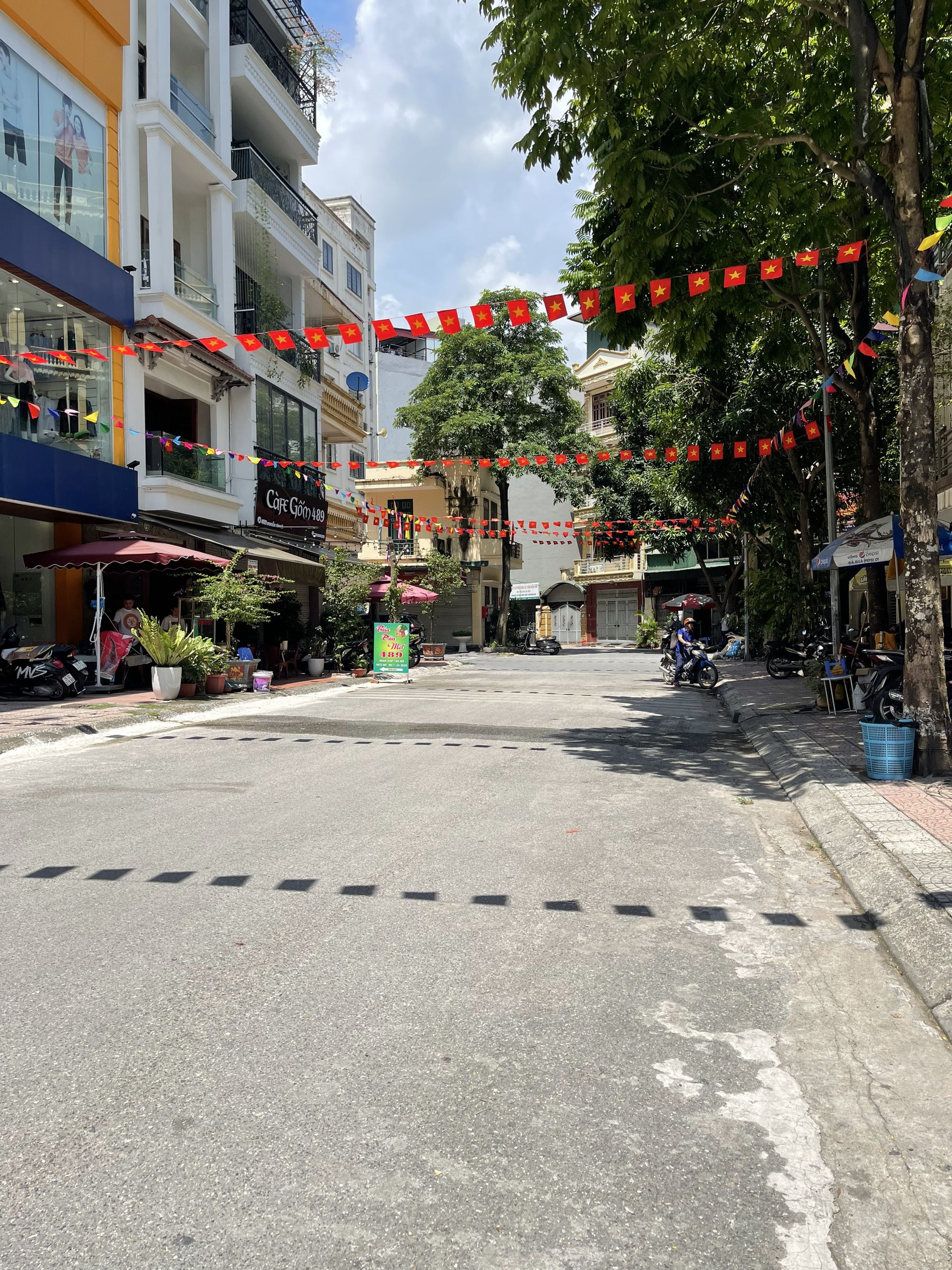 NHÀ PHỐ NGUYỄN VĂN CỪ - MẶT HỒ 2 MẶT TIỀN PHÂN LÔ. KINH DOANH, CHO THUÊ VĂN PHÒNG.