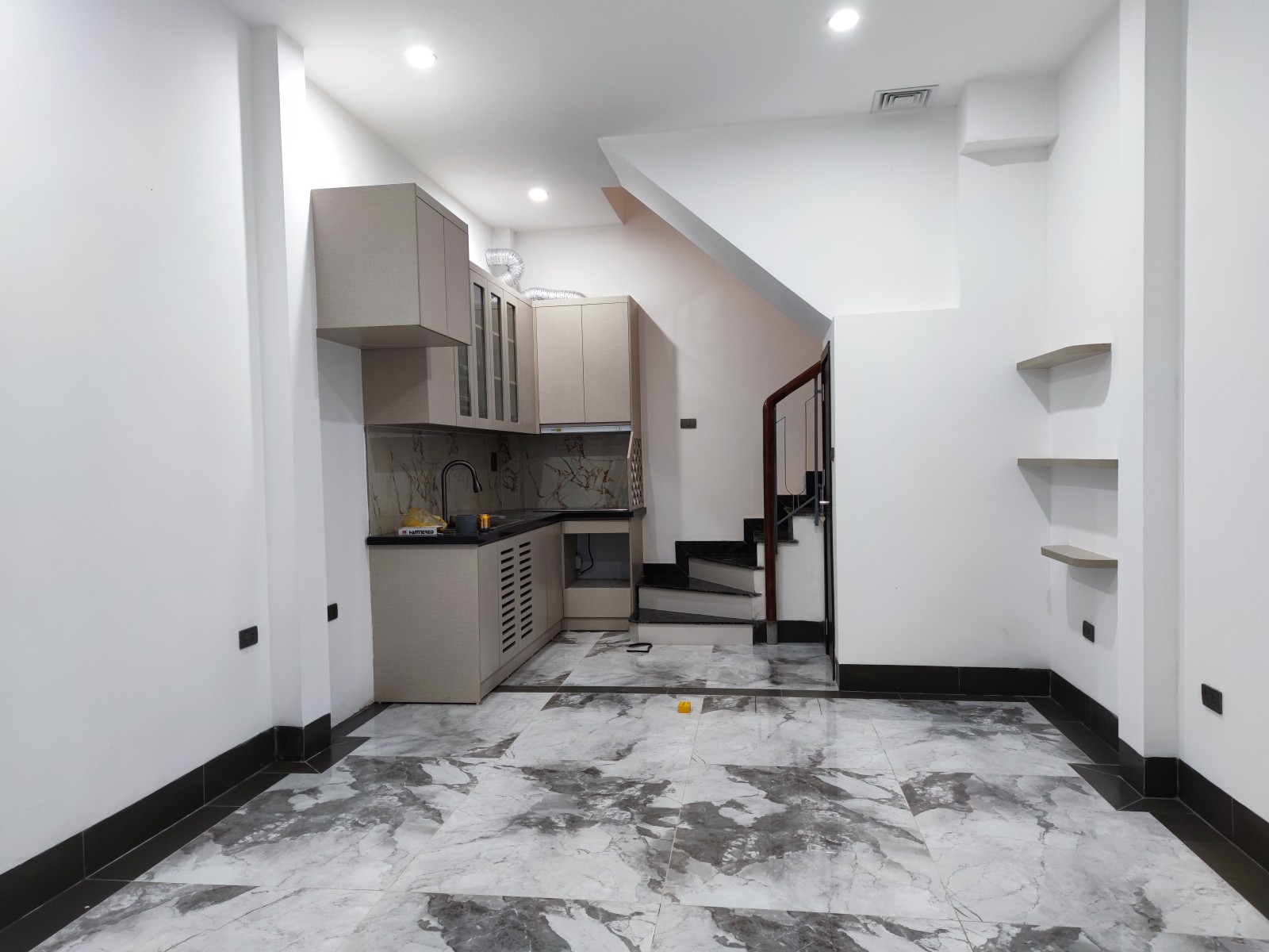 Bán nhà phố Đặng Văn Ngữ Full nội thất gần ÔTô 38m 4Tg MT 3,5m chỉ 4,95 tỷ