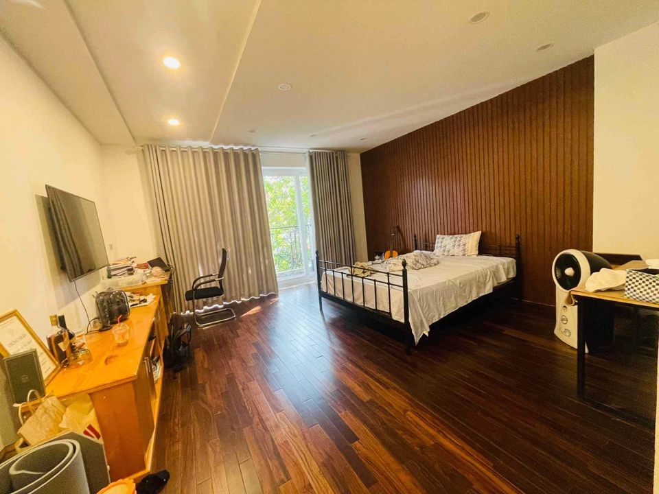 Chính chủ bán nhà Đường Láng 35m2 x 5 tầng hiện đại ở luôn chỉ 4 tỷ gần ô tô.