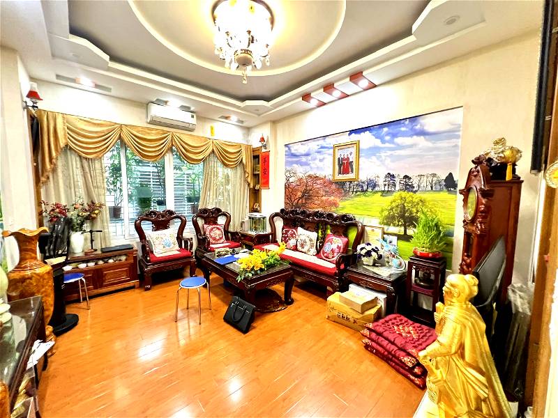 Bán nhà Phố Trần Quốc Hoàn, Cầu Giấy 50, 6 tầng, 2MT, gara ô tô, KD tốt.