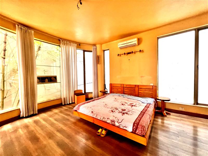 Bán nhà Phố Hạ Yên Quyết- Cầu Giấy, 60 m2, 5 tầng, ô chờ TM, ở và KD tốt.