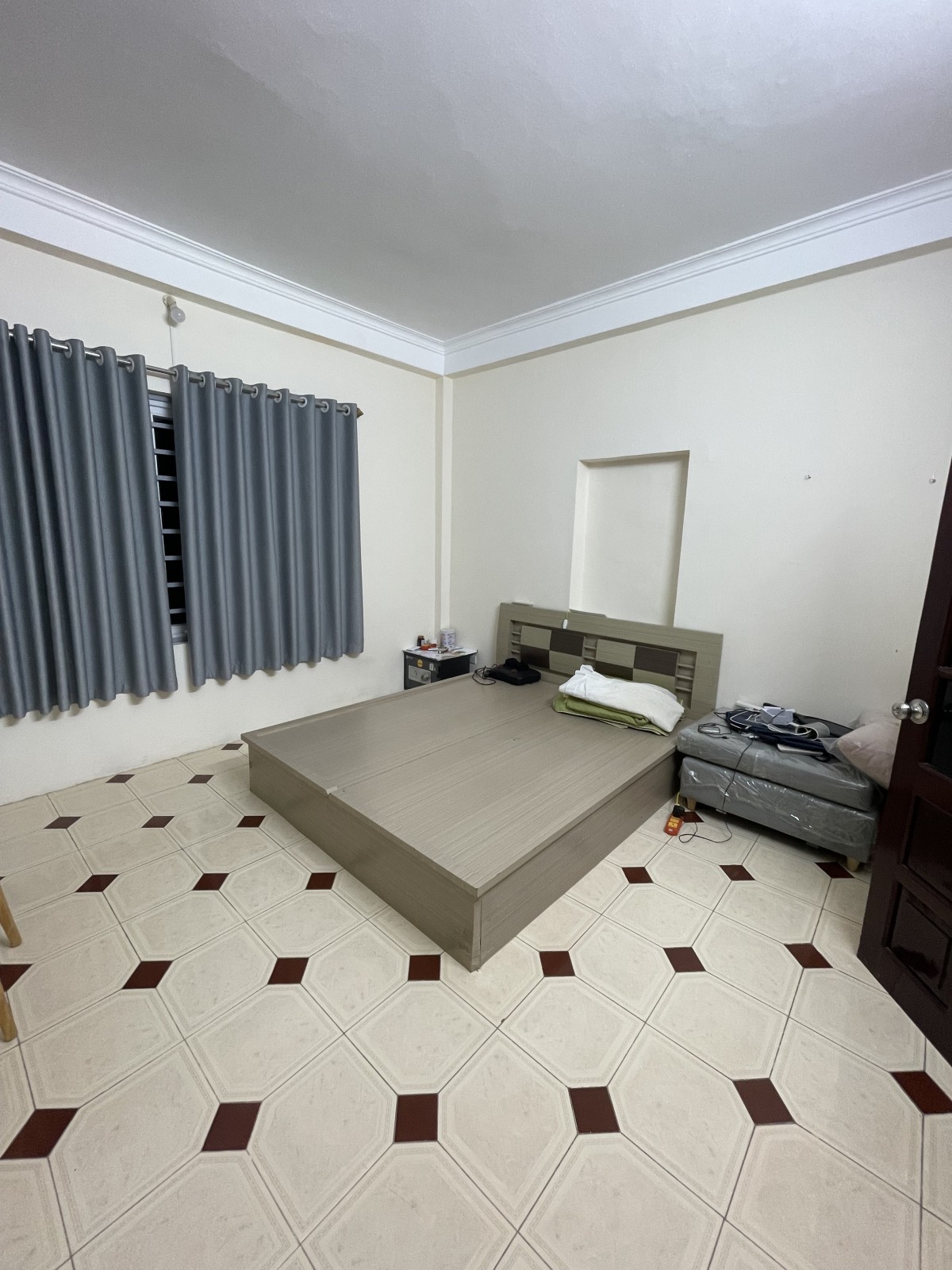 CHO THUÊ TOÀN BỘ NHÀ THỤY KHUÊ, BA ĐÌNH, 5 PHÒNG.