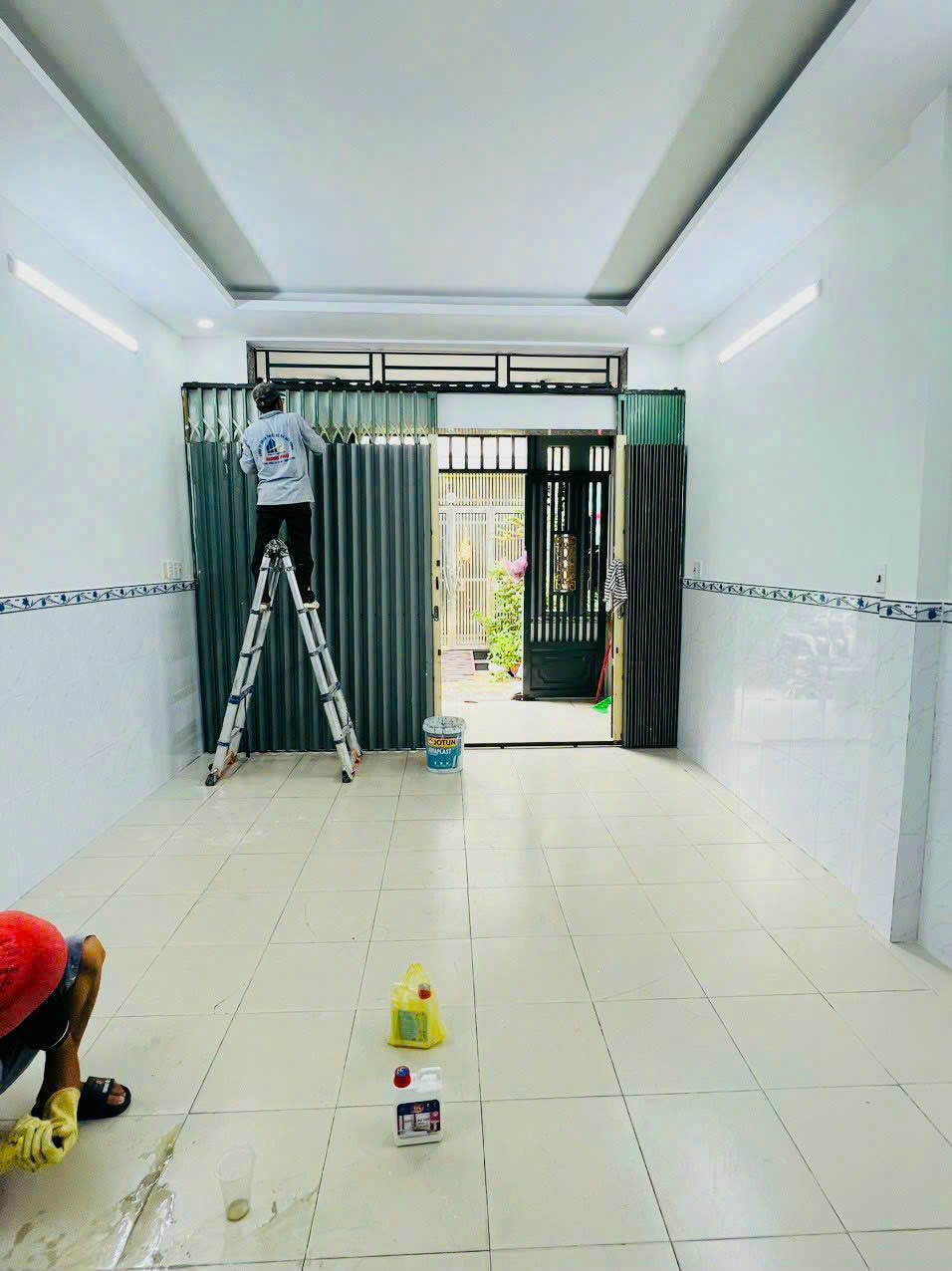 Nhà Đường Lê Văn Quới - Cách Chợ, siêu thị , trường chỉ 200m.