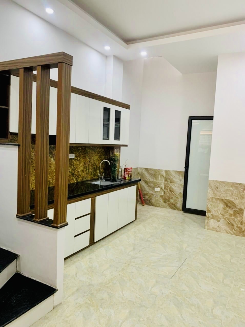 NGÕ THÔNG TO ĐẸP ÔTÔ VÀO NHÀ KINH DOANH MỌI MẶT HÀNG.