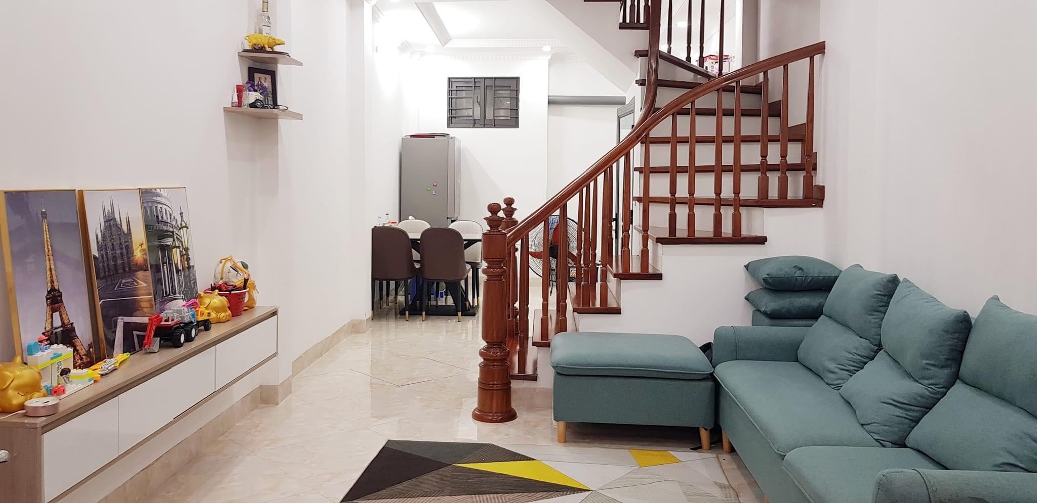 BÁN NHÀ NGÕ 13 LĨNH NAM QUẬN HOÀNG MAI - 41M 5 TẦNG MT 3.3M - NHỈNH 5 TỶ MẶT NGÕ THÔNG GẦN SUNSHINE GARDEN NHÀ ĐẸP THOÁNG SÁNG.