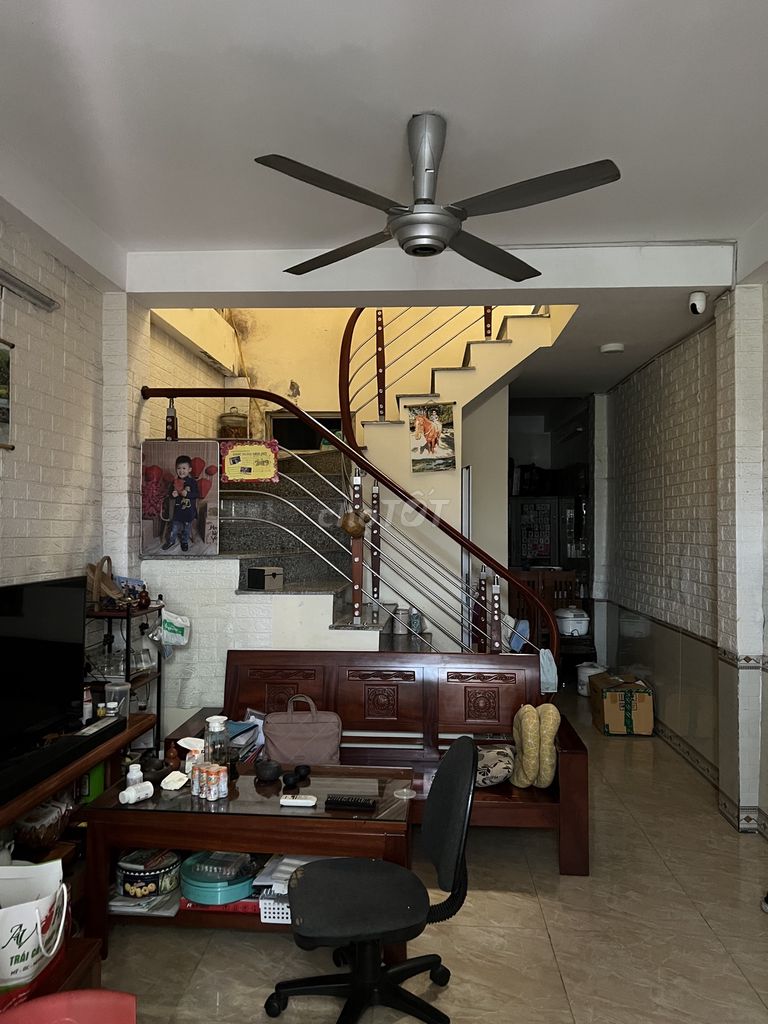 Chính chủ cần bán nhà mặt tiền 3,6m2, 2 Phòng ngủ, có sân phơi. tại ngõ 230 Định Công Thượng.