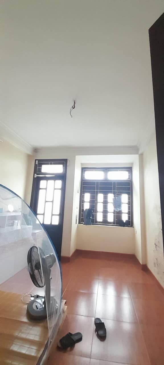 Bán đất Khuyến Lương, Hoàng Mai, tặng nhà 4 tầng vẫn ở tốt, gần ô tô tránh 35 m2, chỉ 3 tỷ.