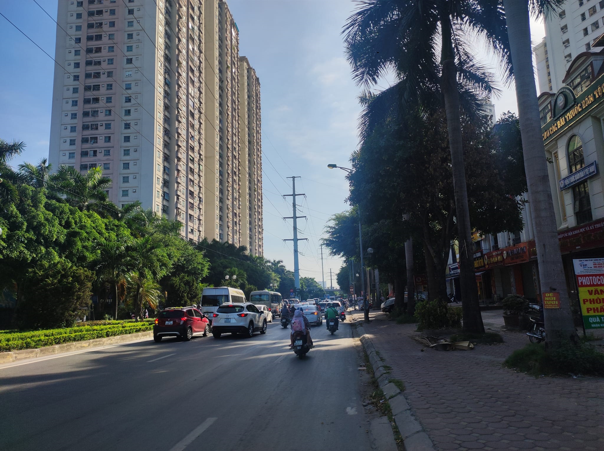 Bán nhà dịch vụ Xa La, Hà Đông, 50m2x3T, MT4.2m, đường ô tô 12m vỉa hè, 7.2 tỷ.