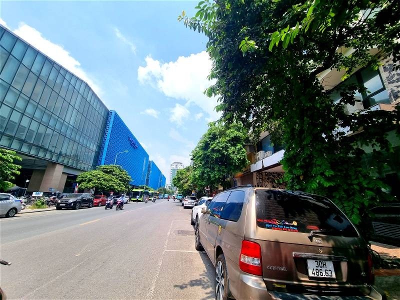 Bán gấp nhà Cát Linh, Đống Đa, 65m2x5T, mt5.8m, giá 6 tỷ, hai thoáng, gần hồ.