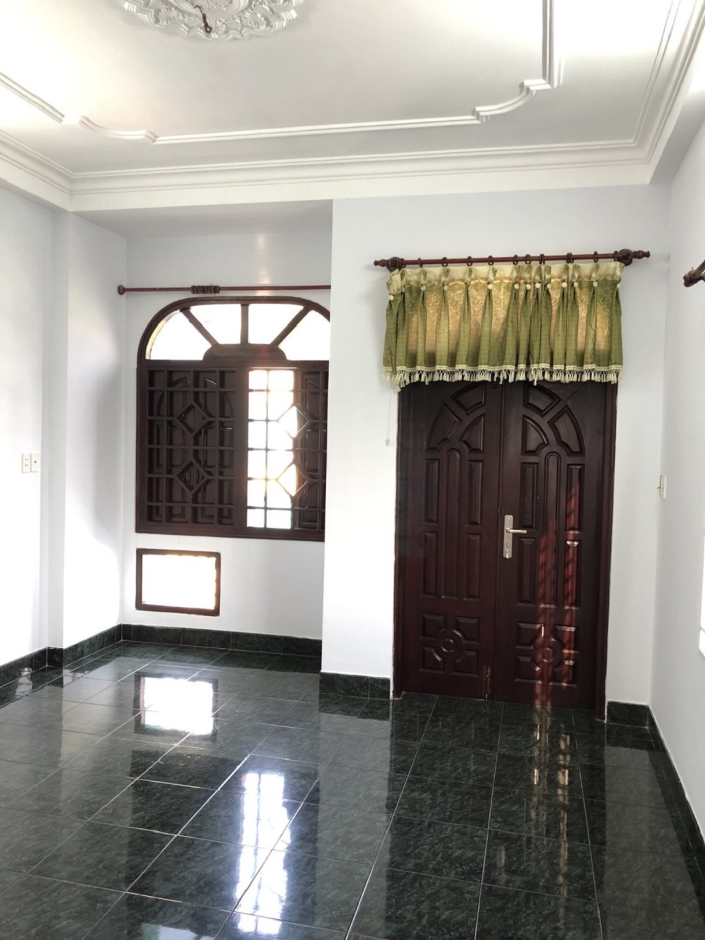 Bán gấp nhà HXH Lãnh Bình Thăng, Quận 11, 5 tầng, 50m2, nở hậu, giá rẻ.