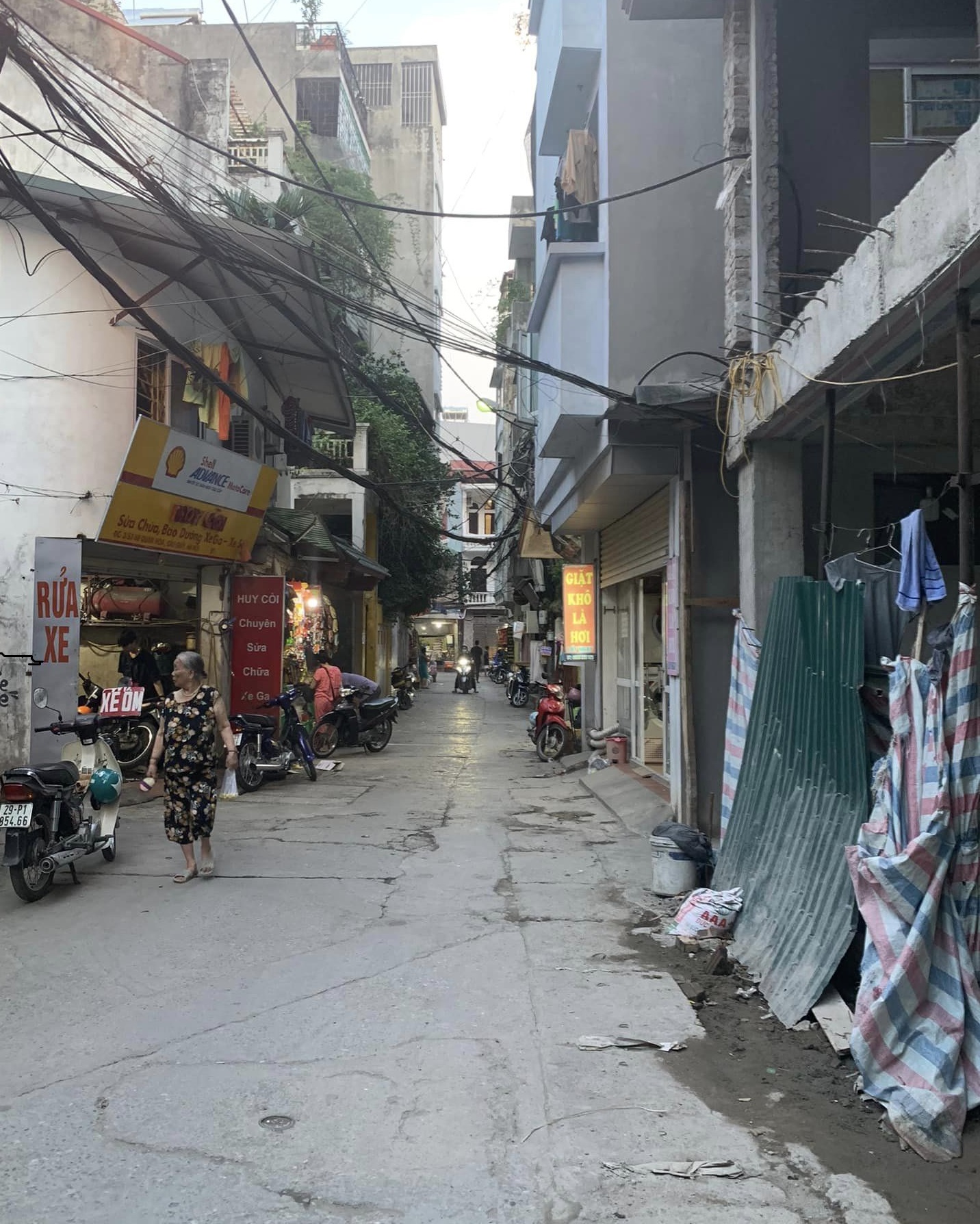 CHÍNH CHỦ BÁN GẤP CĂN NHÀ TẠI CẦU GIẤY – MẶT TIỀN RỘNG – 3 THOÁNG – Ô CHỜ THANG MÁY – 48M2, 5.6 TỶ.