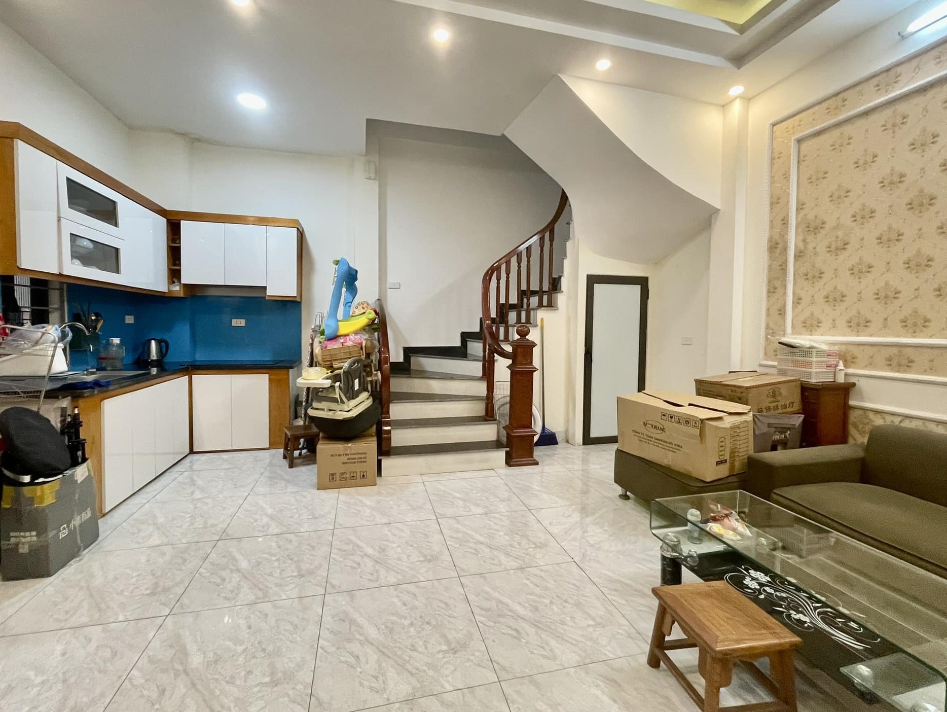 SIÊU HIẾM TRUNG KÍNH – NHÀ ĐẸP, GẦN PHỐ - MẶT TIỀN QUYỀN LỰC – 38M2, NHỈNH 5 TỶ - PHẢI THẬT NHANH.