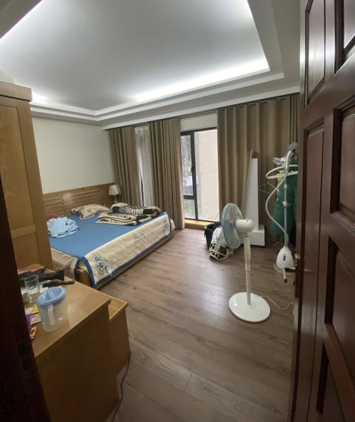 Bán Nhà đẹp 50m2 5 Tầng- Phố Nguyễn Ngọc Vũ - Cầu Giấy Ô tô vào KD giá 13.8 tỷ, ngõ thông.