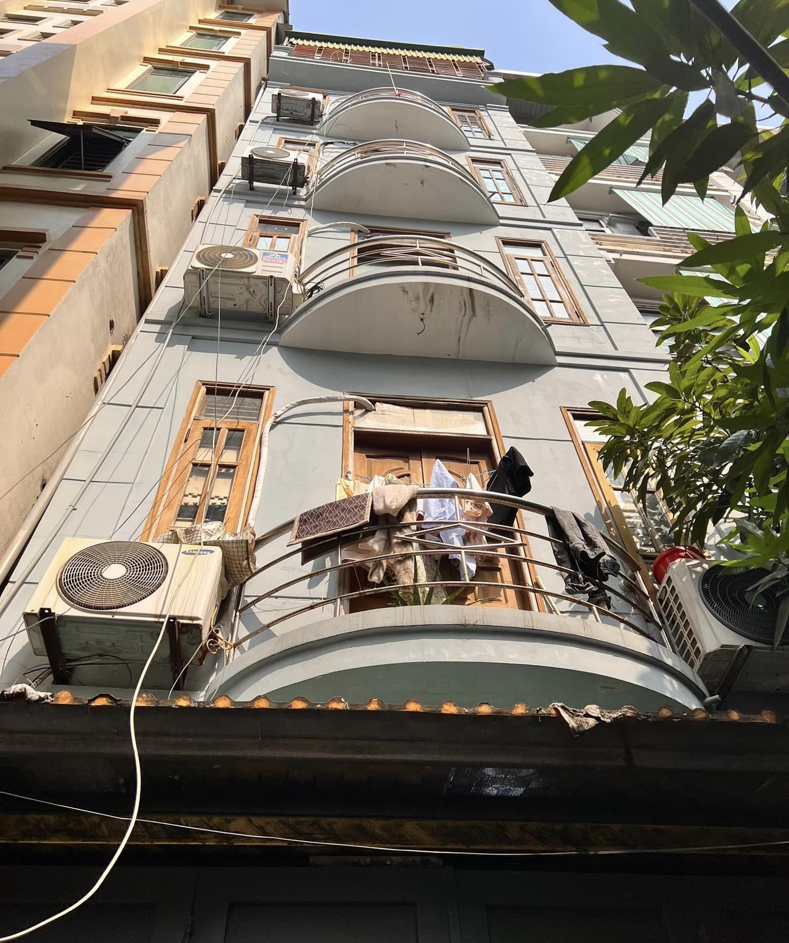 BÁN NHÀ DỊCH VỌNG - 10 PHÒNG CHO THUÊ - DOANH THU 30TR/ THÁNG - MẶT PHỐ LỚN TƯƠNG LAI – 6 TẦNG x 55M2, MT 4.5M – 7.5 TỶ.