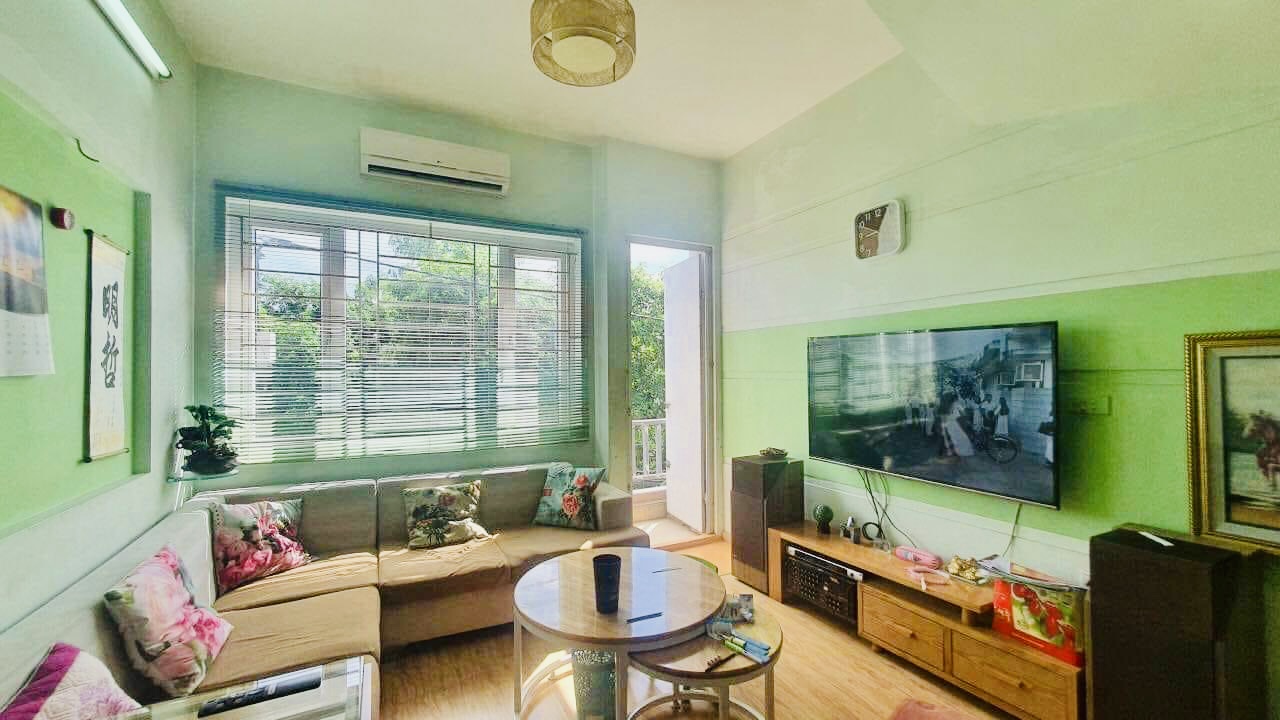 HÀNG HIẾM NGỌC TRỤC ÔTÔ VÀO NHÀ SỔ VUÔNG ĐÉT.