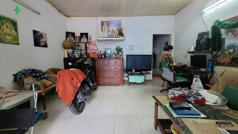 Quận 2- 3.6 tỷ- 70m2- Nhà kiên cố ở ngay-Ô tô đến cổng- Gần Mt.