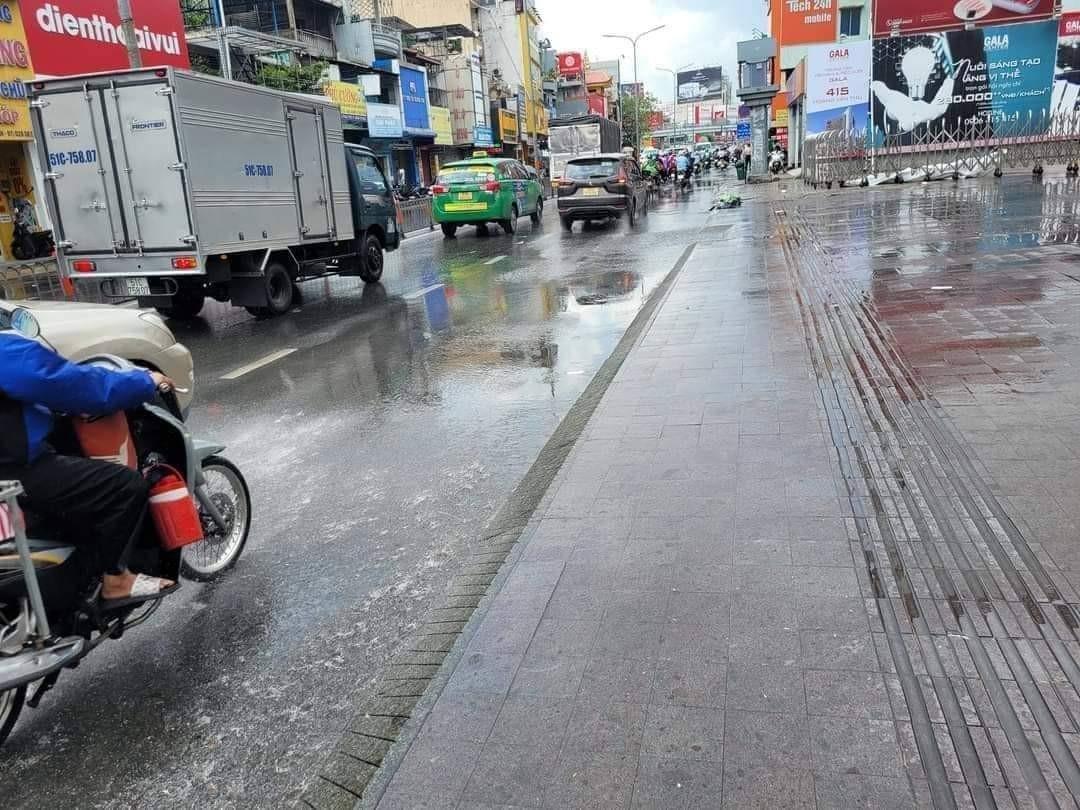 Mặt Tiền Nguyễn Trọng Tuyển Phú Nhuận ,40 m2 , 4 Tầng 4PN Giá 6.7 Tỷ.