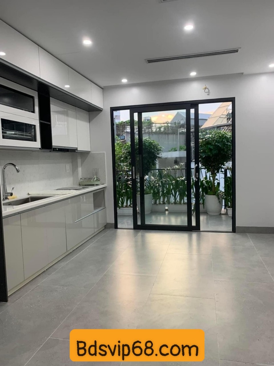 Cần bán nhà khu VIP chia lô quân đội, phố Hoàng Văn Thái, ô tô đỗ cửa, thang máy “xịn sò” giá 10 tỷ.