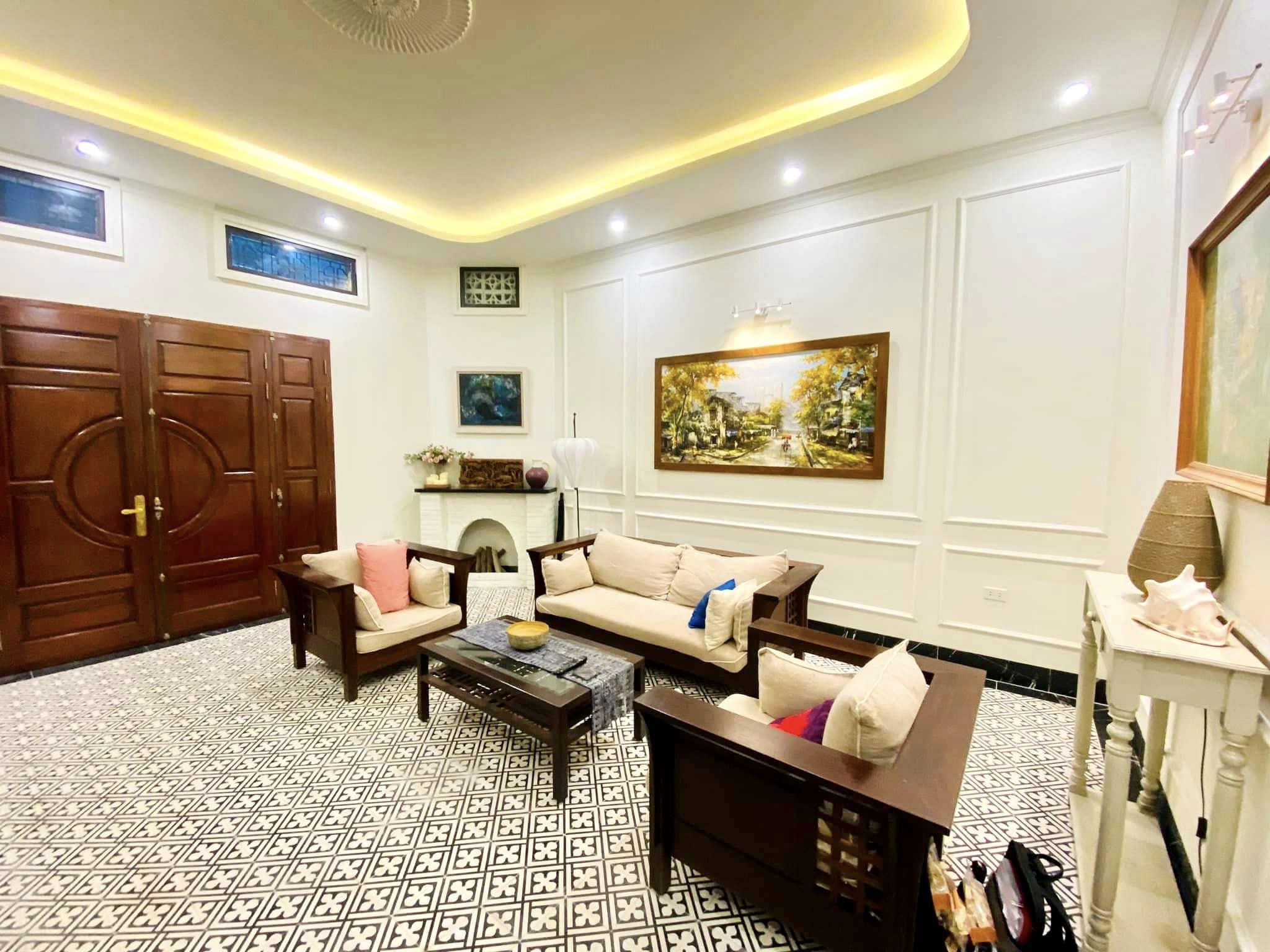 Bán nhà phố Cửa Bắc cực đẹp 70m2, 4T, MT4.7m góc 3 thoáng ô tô đỗ cửa gần Hồ Trúc Bạch.