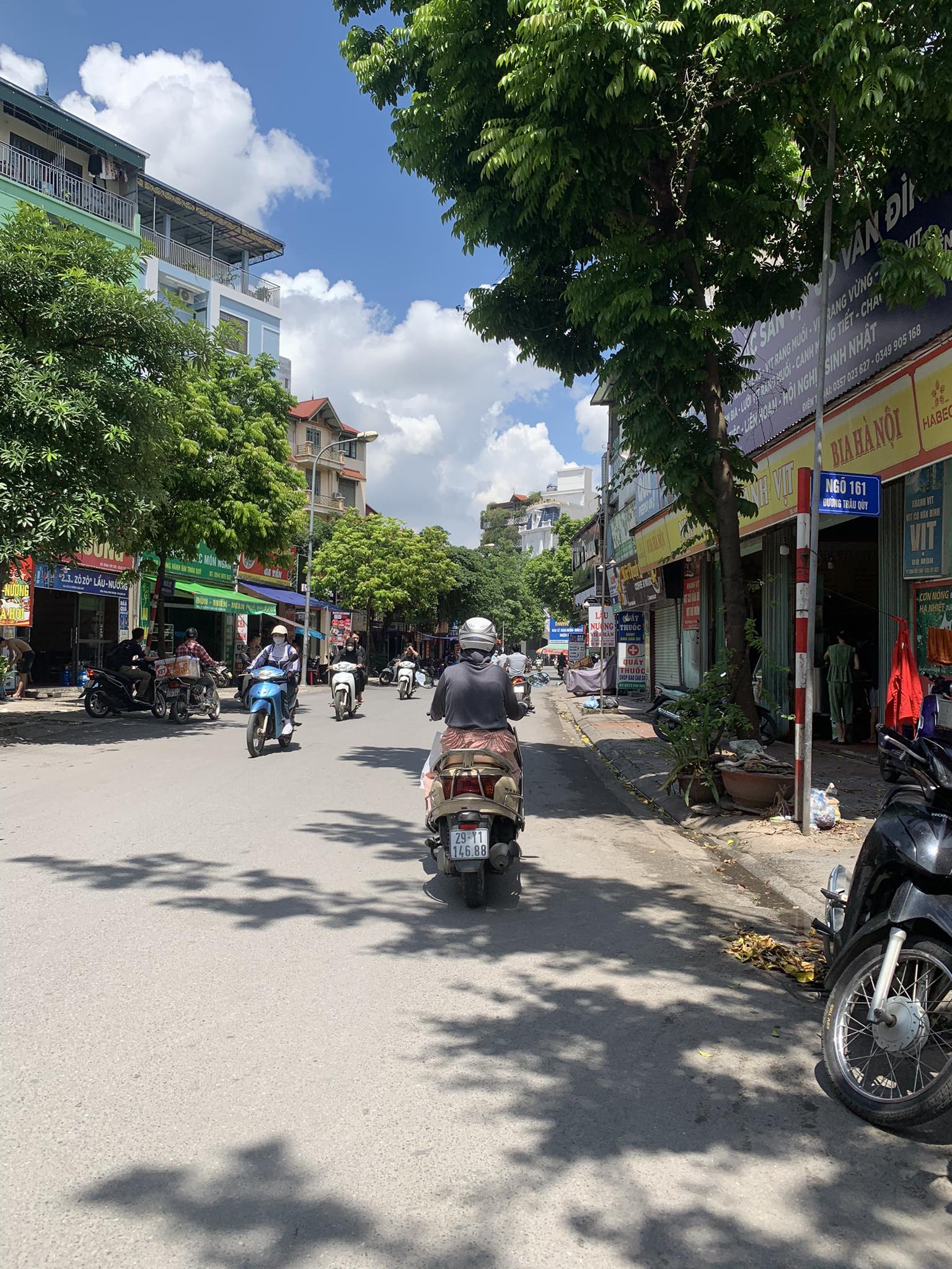 Nhà 4 tầng mặt doanh sầm uất tại Trâu Quỳ, Gia Lâm giá 7.x tỷ.