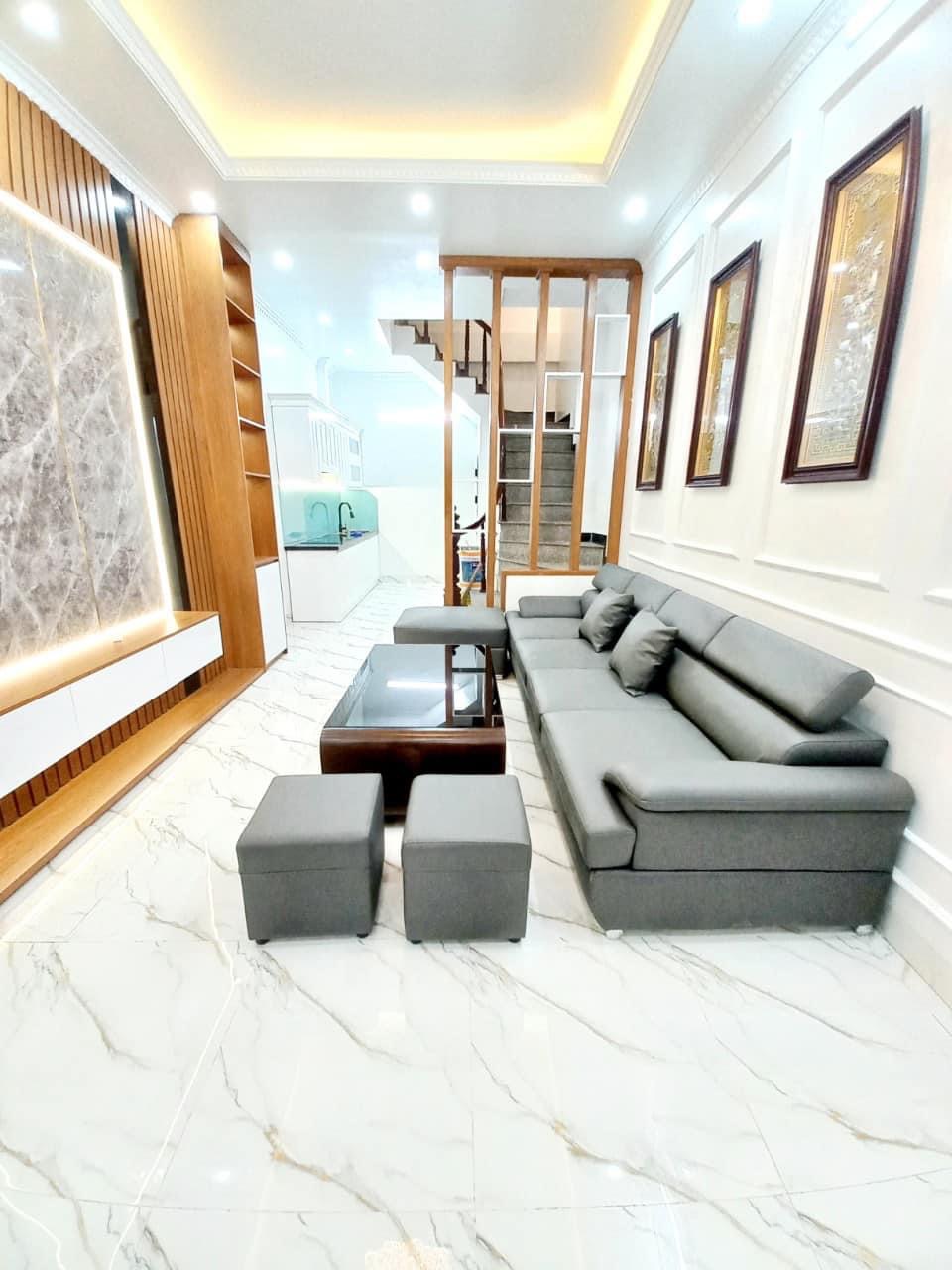 BÁN NHÀ TÂN MAI QUẬN HOÀNG MAI - 35M 5 TẦNG MT 3.5M - NHỈNH 3 TỶ BA GÁC ĐỖ CỬA NGÕ THÔNG NHÀ ĐẸP FULL NỘI THẤT Ở NGAY.
