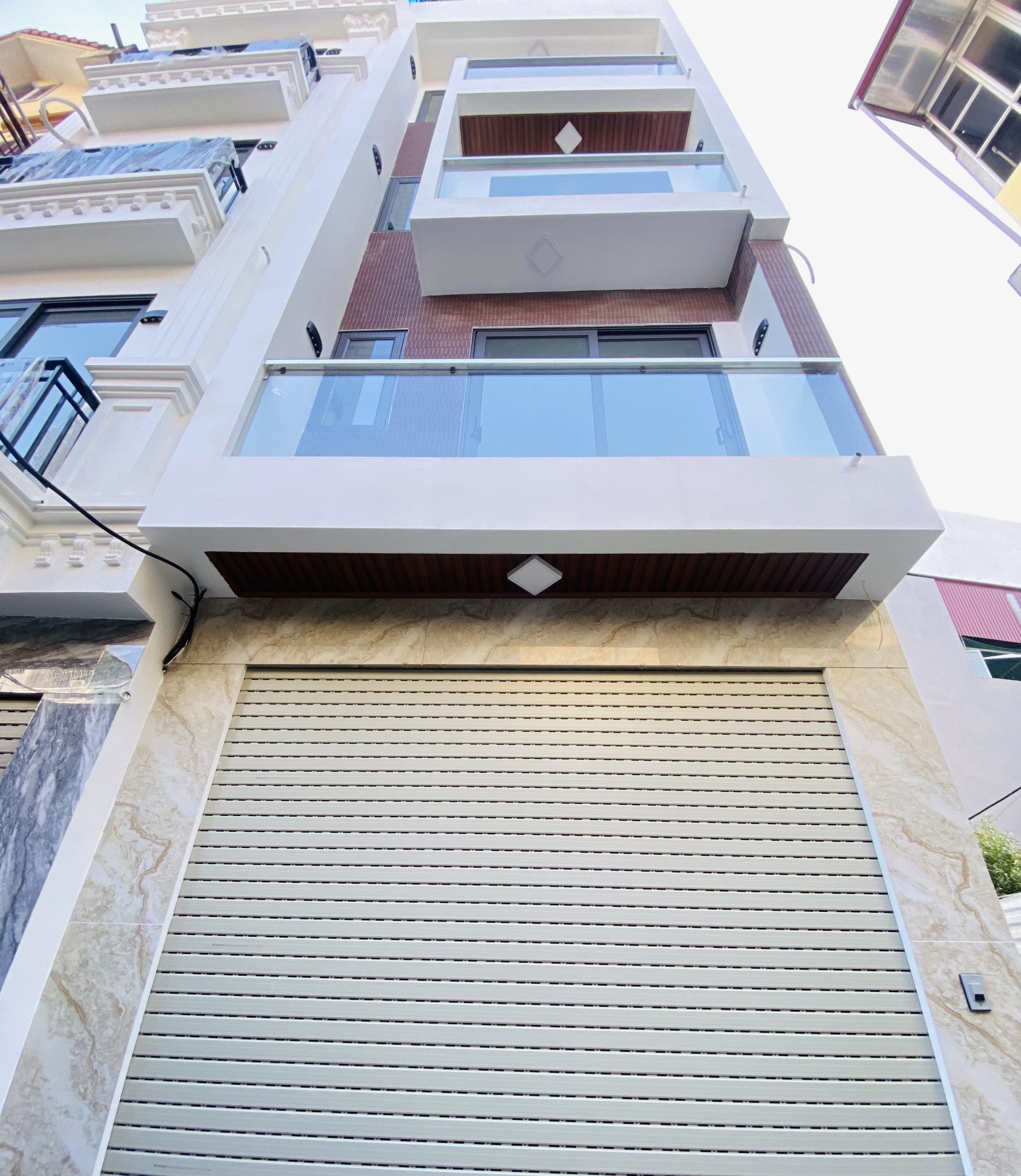 Siêu phẩm Bán nhà Việt Hưng phố hoa lâm, Lô góc, gần ô tô đỗ, nhỉnh 3 tỷ.