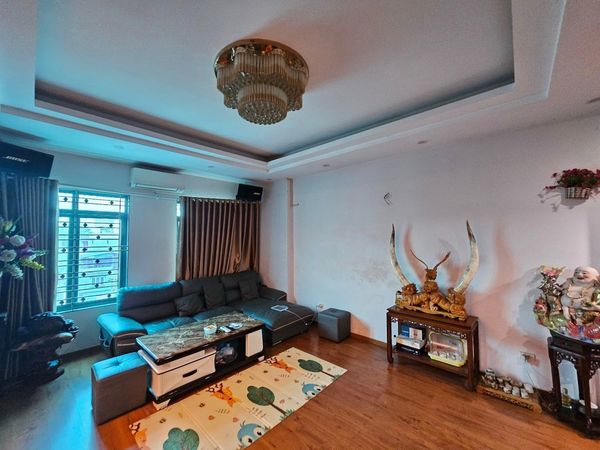 CHỦ NHÀ ANH THẮNG NHỜ BÁN GẤP CĂN NHÀ ĐẸP DỊCH VỌNG, ÔTÔ TRÁNH SÁT NHÀ, GẦN PHỐ, GIÁ NHINH 5TỶ.