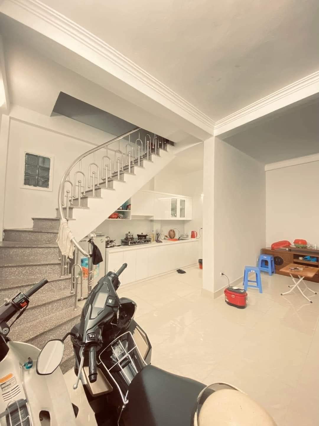 Bán nhà Trần Phú,ô tô đỗ cổng,ngõ thông tứ tung,dân xây chắc chắn,33m2×4 tầng,mt:4,5m