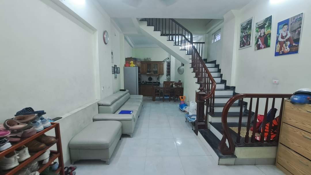 Bán nhà Ô Cách Ngô Gia Tự Long Biên 35m2 4T Mt 4m 4Pn gần Oto Nhỉnh 2.9 tỷ.