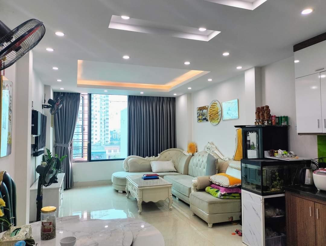 Bán nhà riêng phố Trần Quốc Hoàn, Cầu Giấy, nhà đẹp, ngõ thông, gara ôtô, kinh doanh, 51m2, 5 tầng, 13.5tỷ