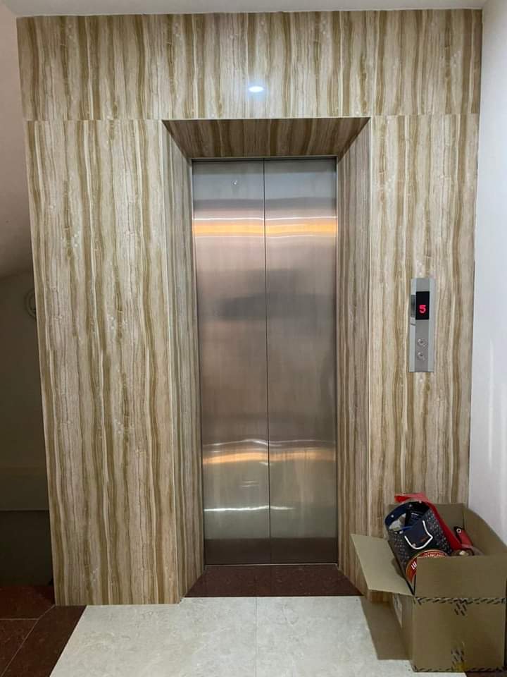 BÁN NHÀ 20.5 TỶ,MẶT NGÕ NGUYÊN HỒNG, Ô TÔ VÀO NHÀ 51M2, NHÀ 7 TẦNG.