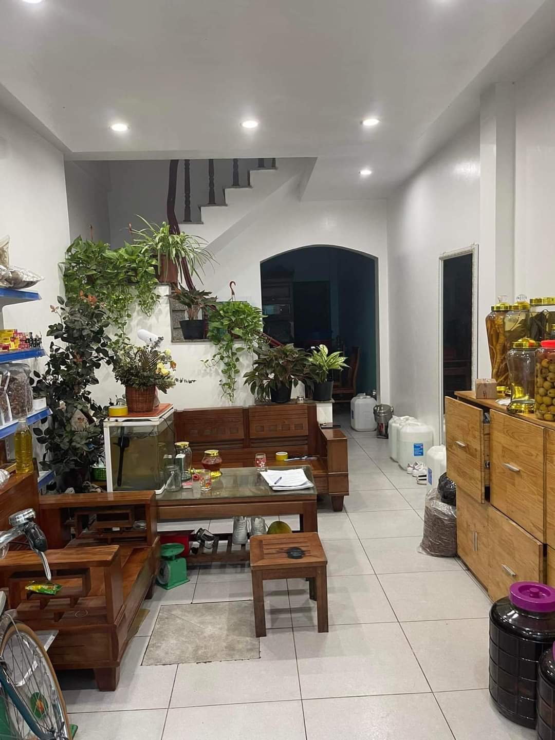 NHÀ ĐEP-XÁCH VA LY VỀ Ở NGAY-GẦN PHỐ -YÊN TINH-SÔ VUÔNG-NỞ HẬU