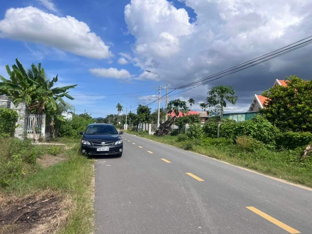 Bán đất mặt tiền Tỉnh Lộ 2 Diên Thọ rộng rãi làm nhà vườn.