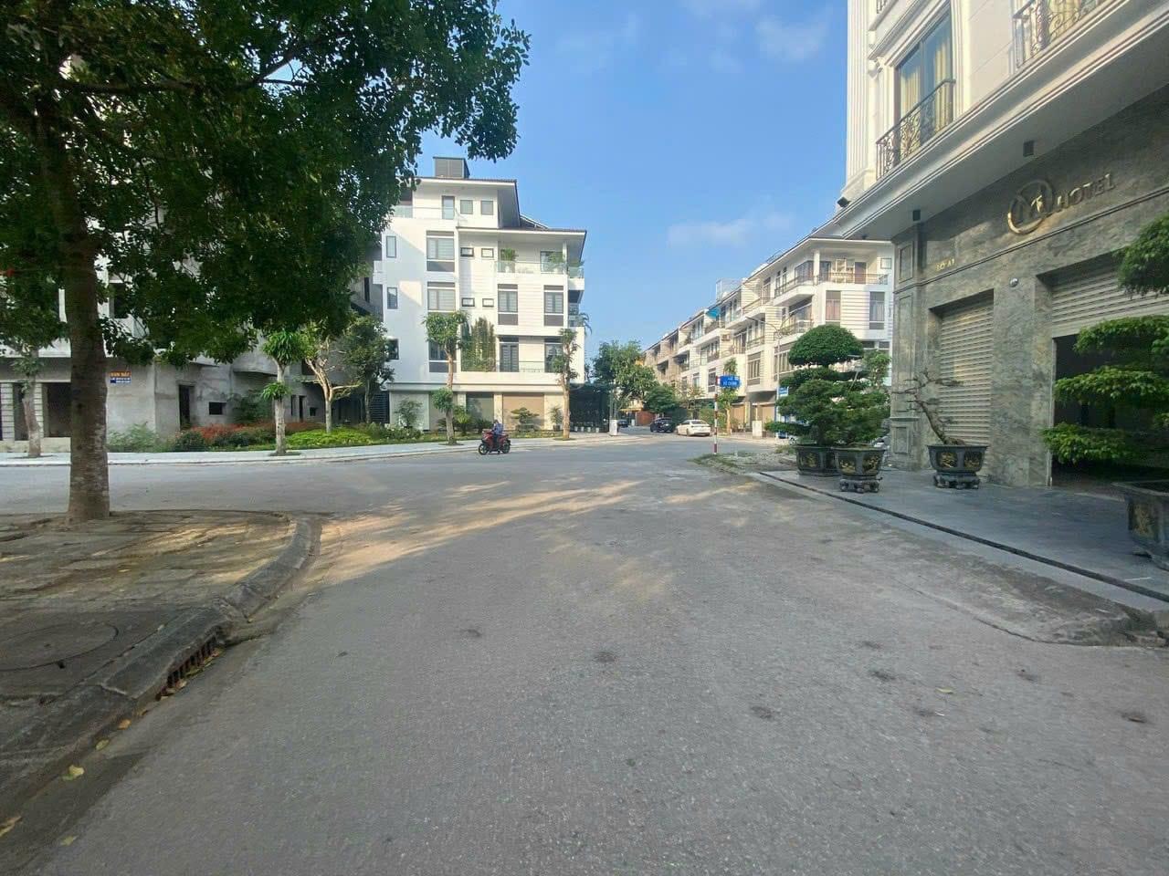 ĐẤT LÔ GÓC PHÂN LÔ XA LA, 8.88 TỶ.