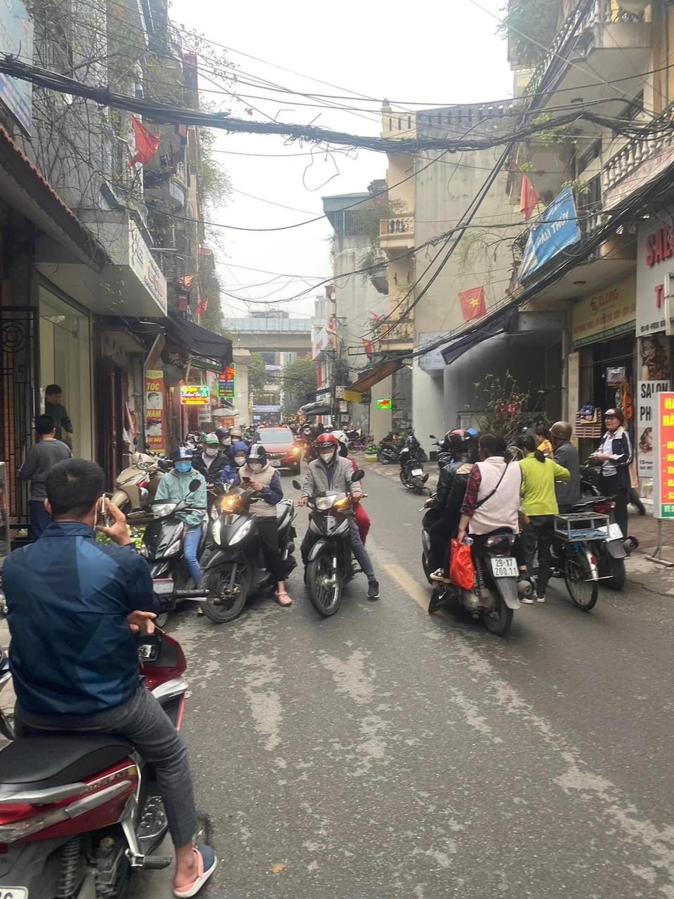 MẶT PHỐ PHAN ĐÌNH GIÓT, LÔ GÓC, MẶT TIỀN RỘNG HƠN 4M, NHỈNH 7 TỶ.