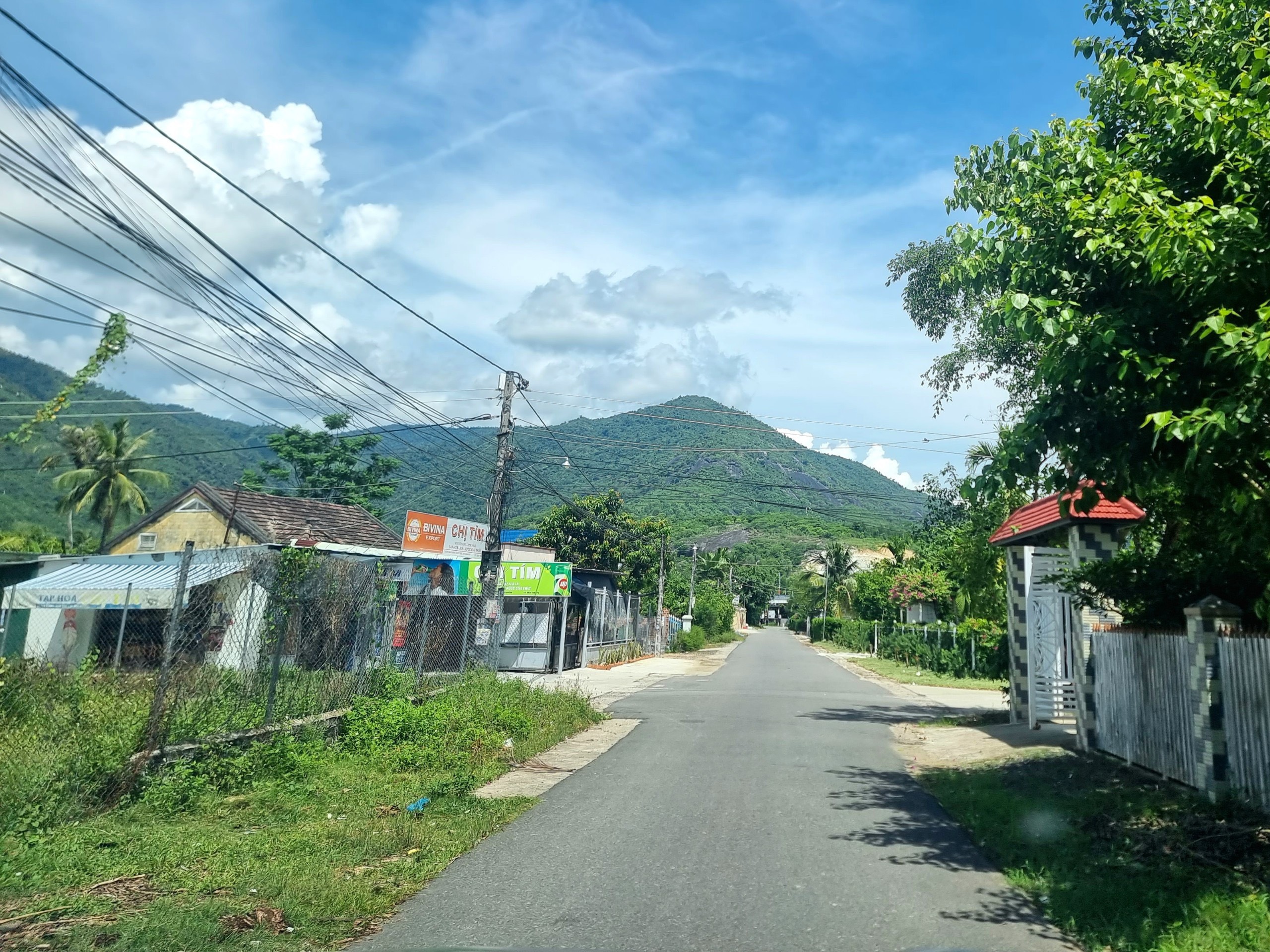 Bán đất Suối Tiên giá rẻ mặt tiền đường nhựa Liên Thôn.