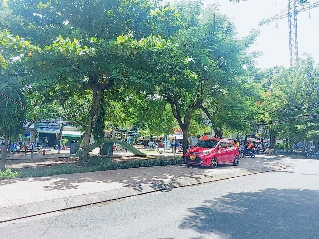 NGAY VƯỜN LÀI, TÂN PHÚ ĐỐI DIỆN CÔNG VIÊN, 74M2, HẺM TẢI 10M, KHU DÂN TRÍ.