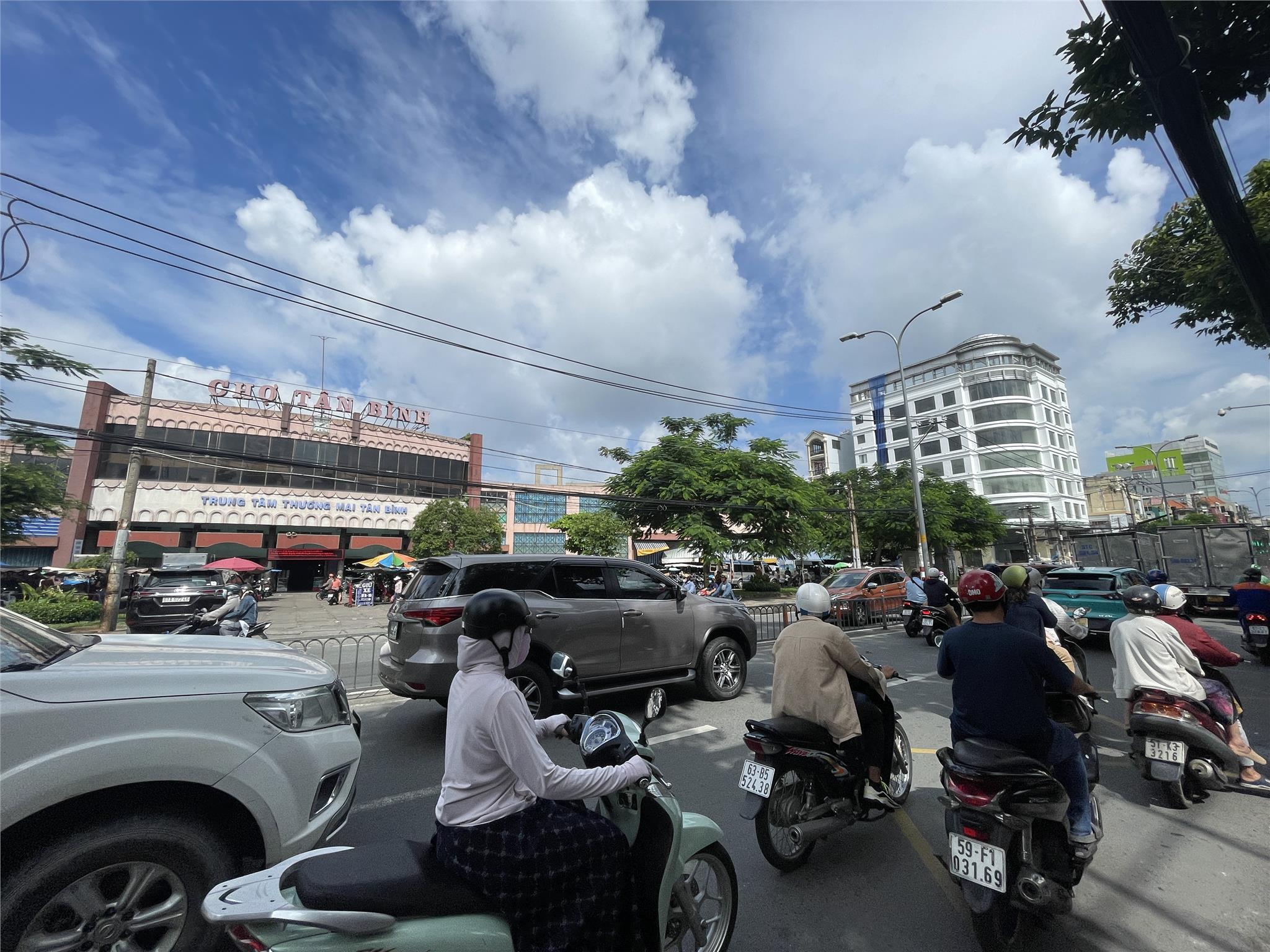 HXH Lạc Long Quân Sát chợ Tân bình - 80m2 - 5Tầng - Sân Thượng thoáng mát.