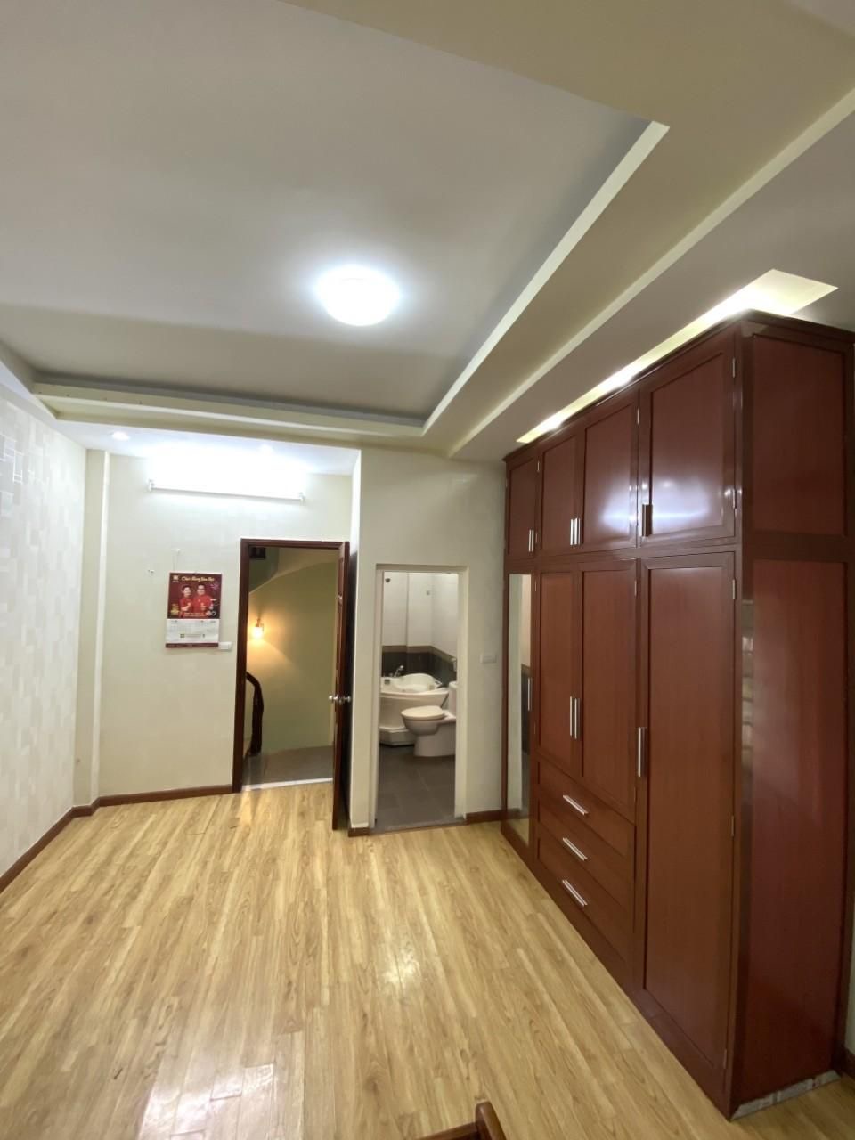 Khu Vip Phân Lô Hai Bà Trưng, Ô TÔ tránh đỗ trước nhà, vỉa hè cực rộng DT 50m2x 4 tầng giá 10 tỷ 5..