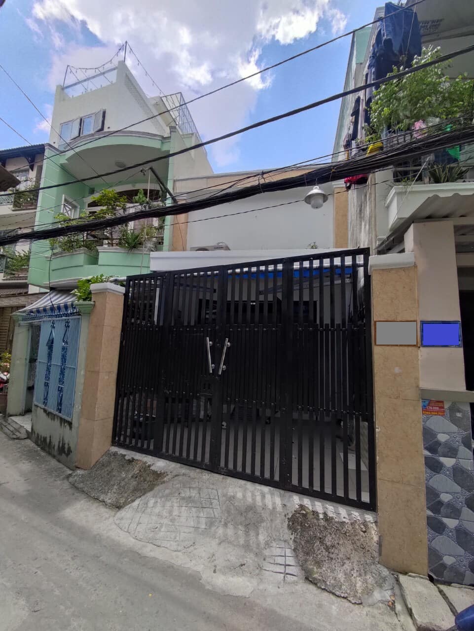 Bán nhà 2 Tầng rộng thoáng, có sân để xe, nhà trống giao ngay, Lê Văn Lương Quận 7.