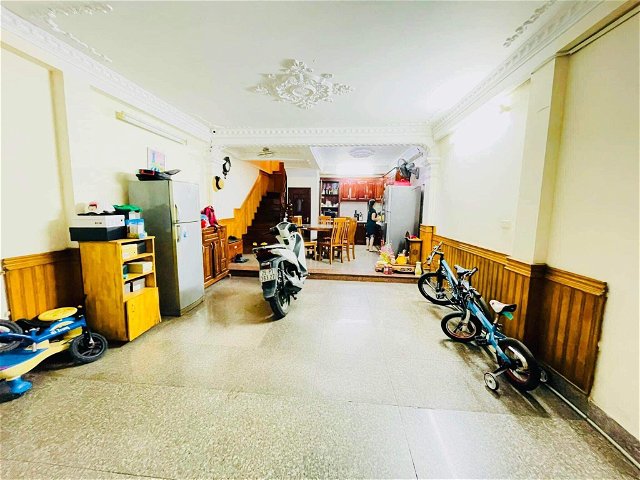 Bán nhà Phố Mạc Thái Tổ, Cầu Giấy 61 m2, 5 tầng, thang máy, ô tô tránh, vỉ hè, ở và KD.