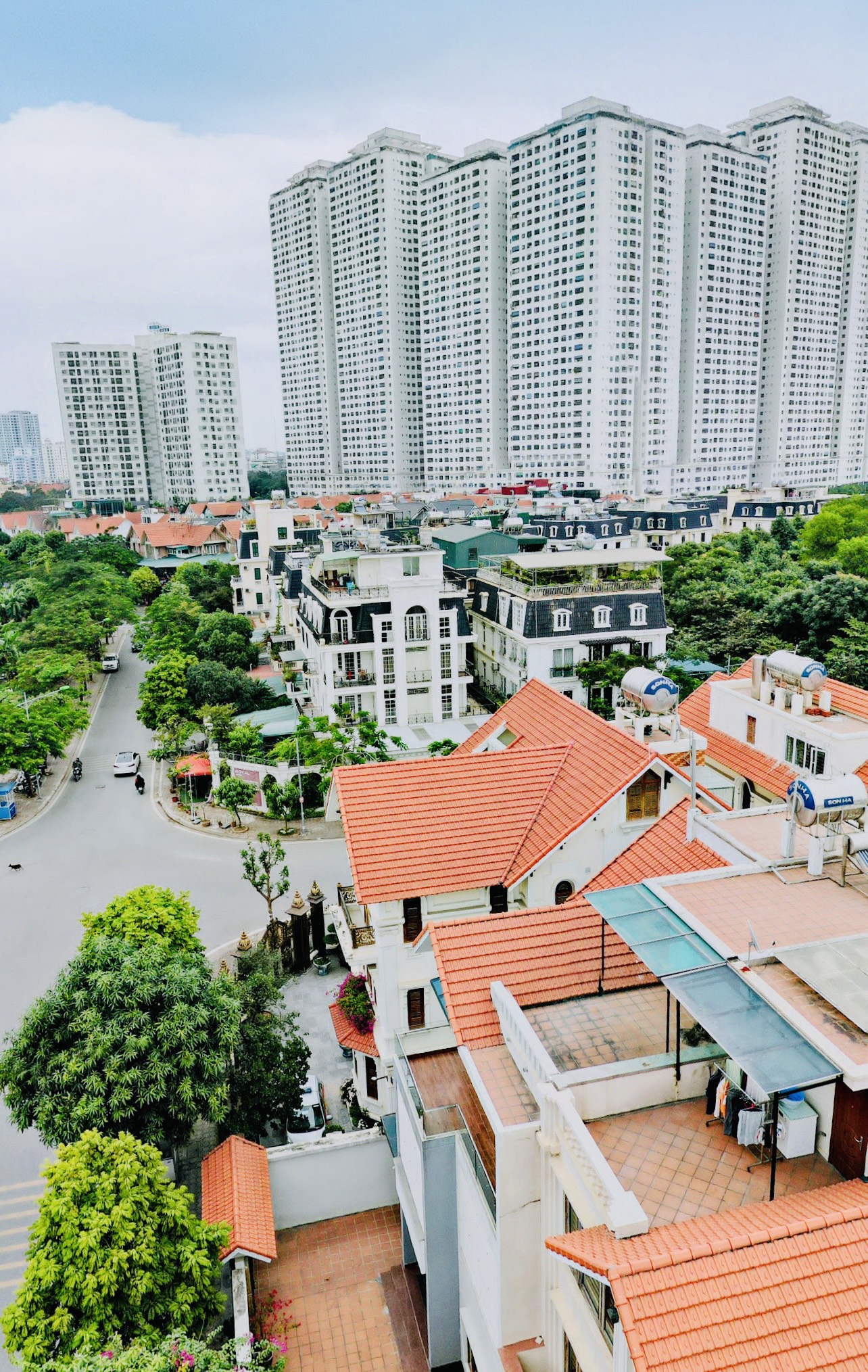 Biệt Thự Linh Đàm 200m2, 4 Tầng, MT 10m, Vỉa Hè – Ô tô tránh – Kinh Doanh, giá 19,x Tỷ.