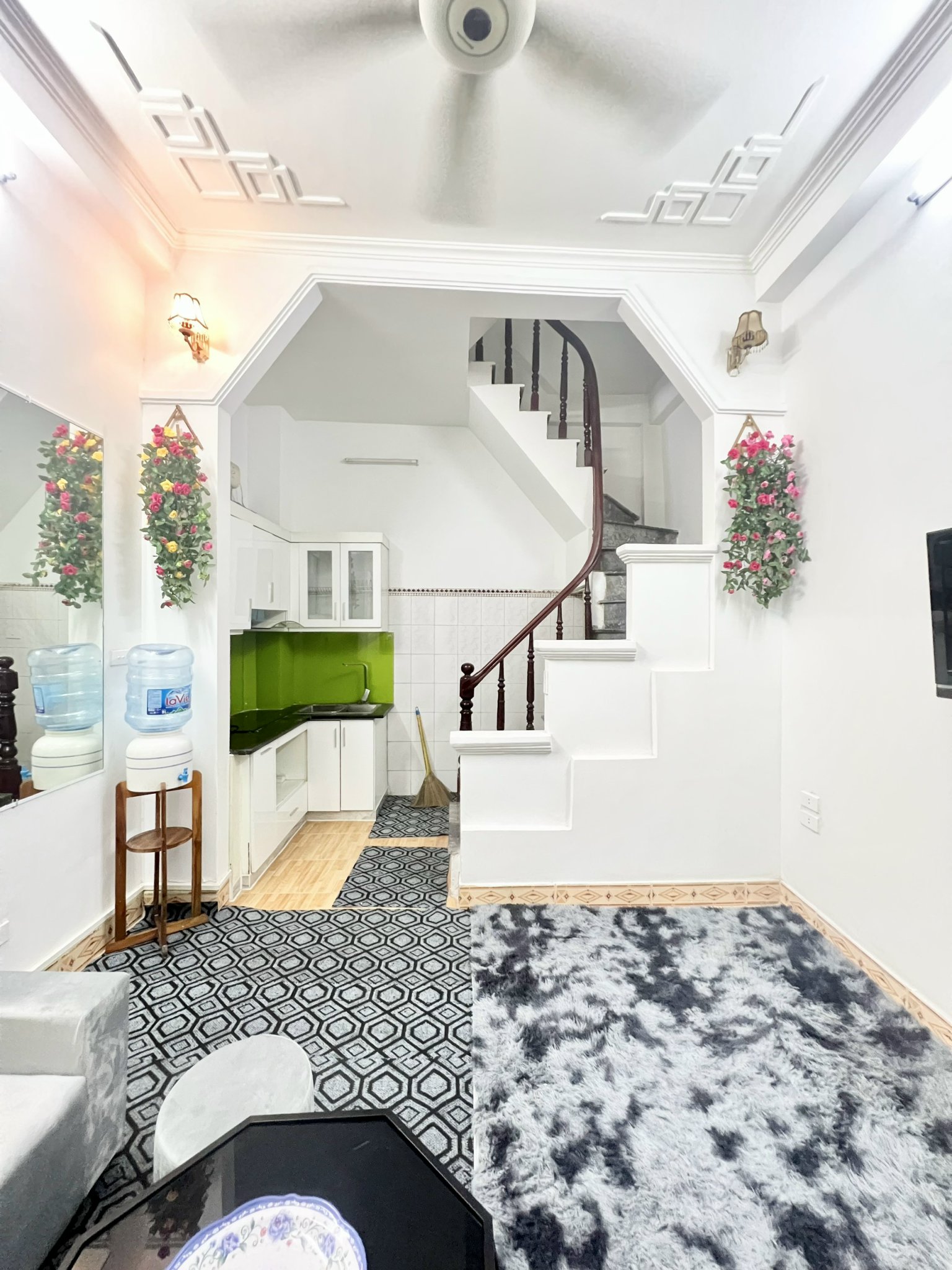 Bán nhà Tân Mai: 20m x4T, ngõ thông , 10m ra ô tô tránh --2,4 tỷ