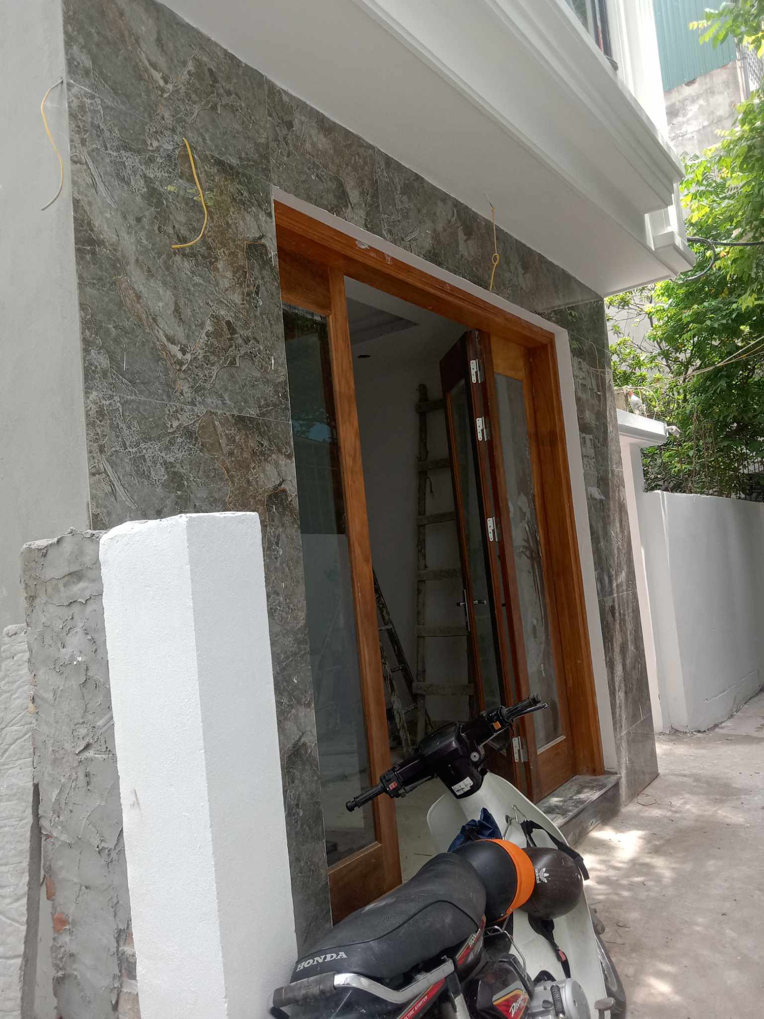 Bán nhà 82 ĐỀn Lừ : 40m x5T, nhà mới đẹp , ngõ rộng , thang máy --5,96 tỷ