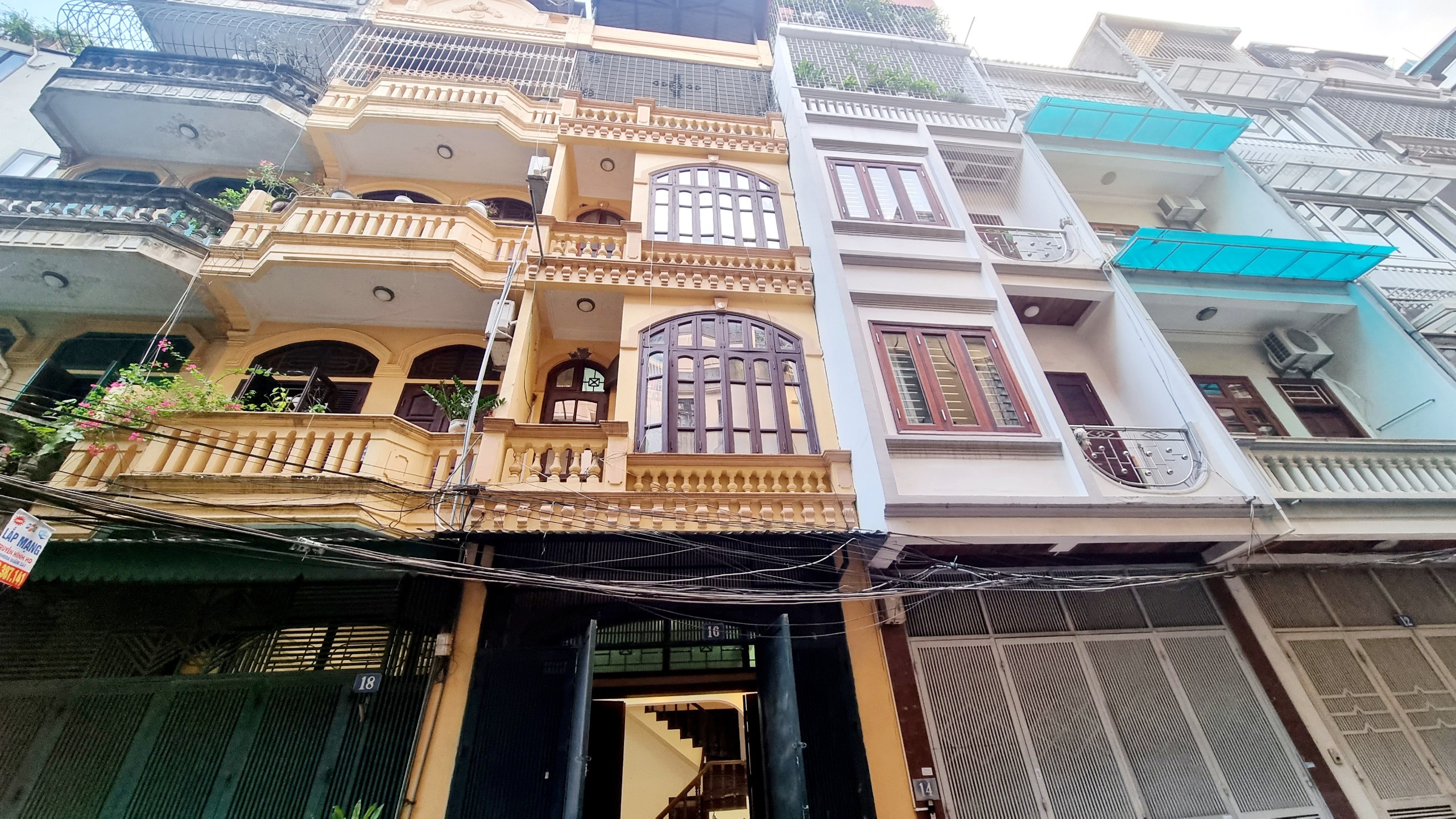 Nhà Xã Đàn oto tránh, vỉa hè 50m, 5 tầng, MT 4m, giá 9.7 tỷ.