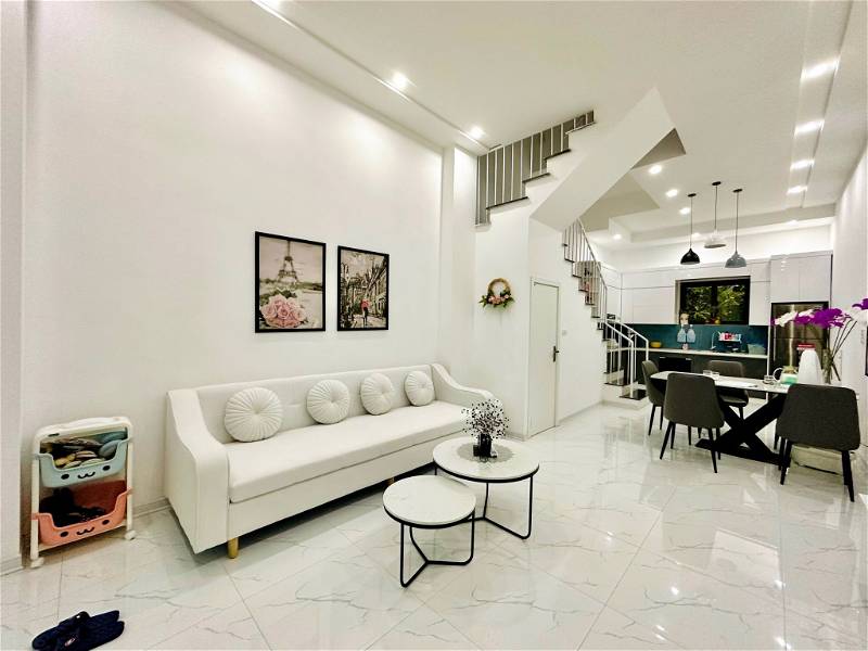 Bán nhà Phố Phùng Chí Kiên, Cầu Giấy 50 m2, 4 tầng, ô tô tránh, ở sướng.