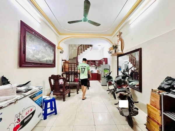 Không gian tầng 1 bên trong ngôi nhà bán tại ngõ 94 Ngô Gia Tự ban-nha-4-tang-ngo-94-ngo-gia-tu-4