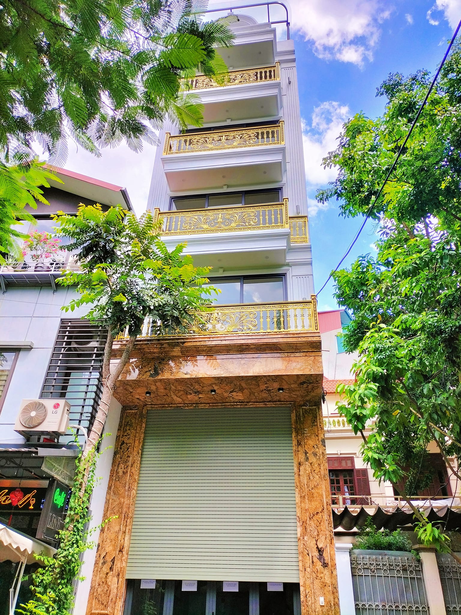 Mới! Bán nhà Kim Ngưu, 1 nhà ra phố, Lô góc, 6 Tầng Thang máy, Hàng xóm Times, Oto tránh, dt 65m2.